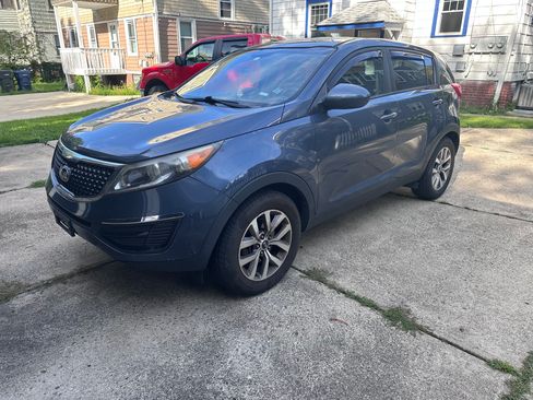 Used 2016 Kia Sportage LX FWD image 2