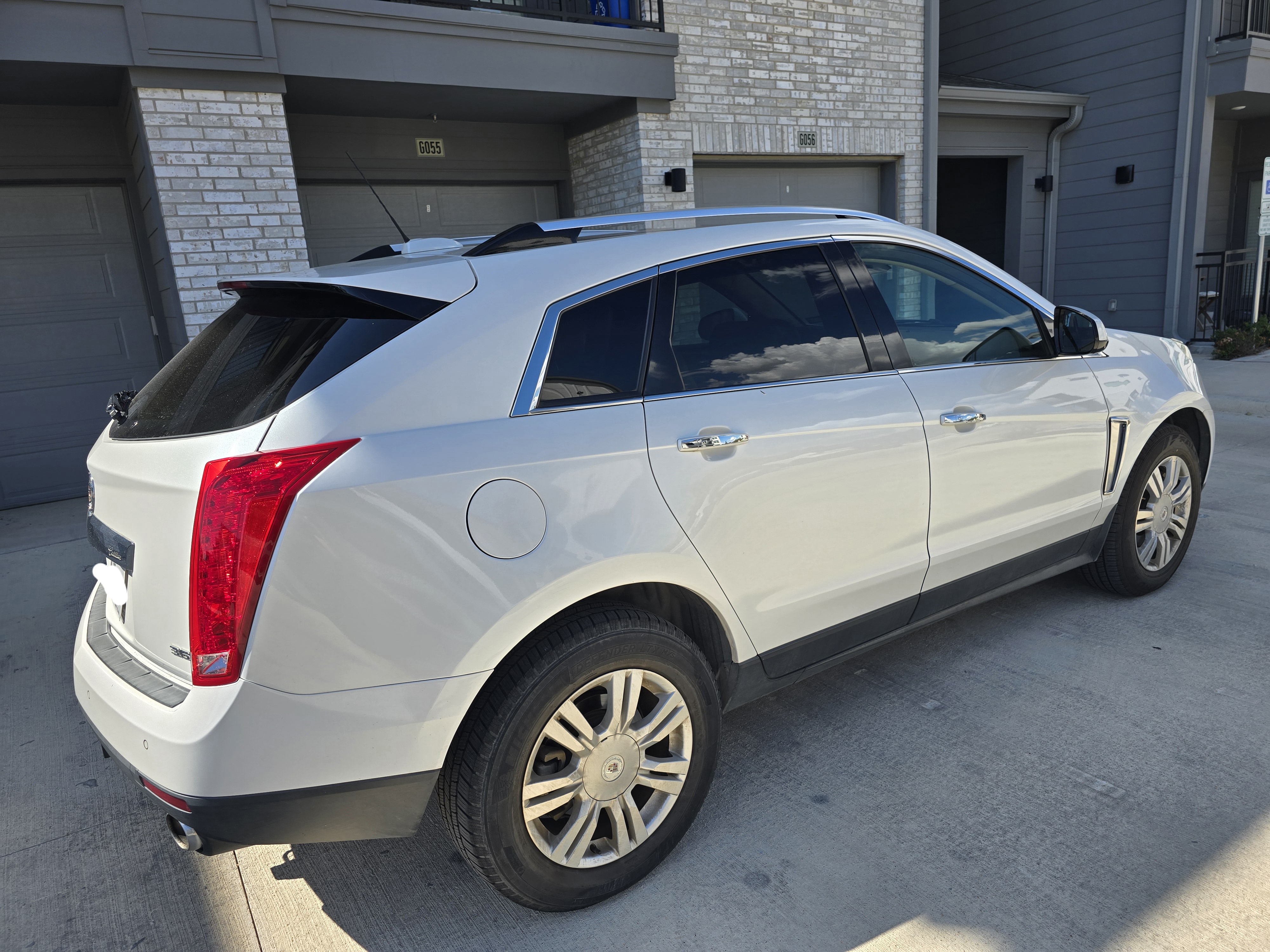 Used 2015 Cadillac SRX Luxury w/ Driver Awareness Package FWD image 5