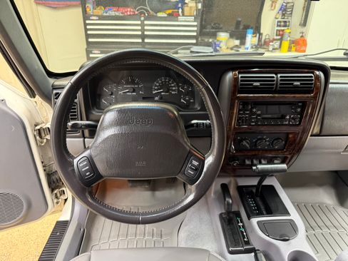 Used 1998 Jeep Cherokee Limited AWD/4WD image 21