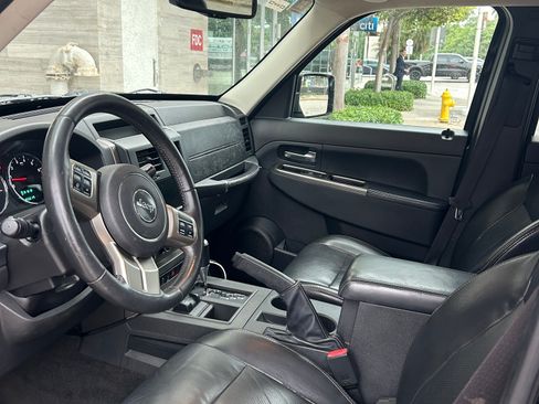 Used 2011 Jeep Liberty Renegade w/ Navigation Convenience Group image 5