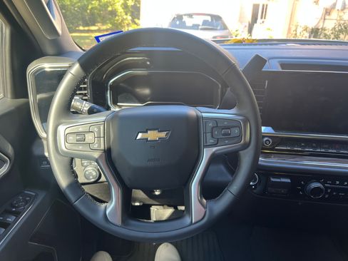 Used 2025 Chevrolet Silverado 1500 LT image 13