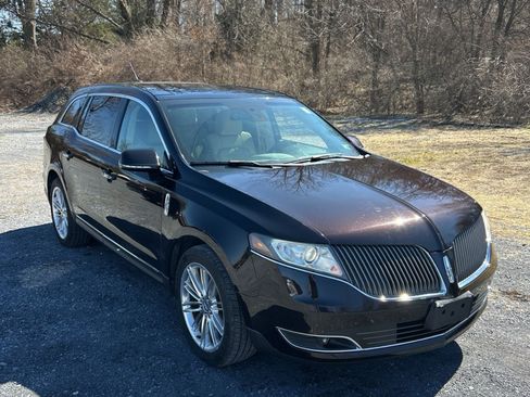 Used 2013 Lincoln MKT AWD image 9