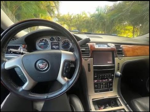 Used 2013 Cadillac Escalade Platinum image 11