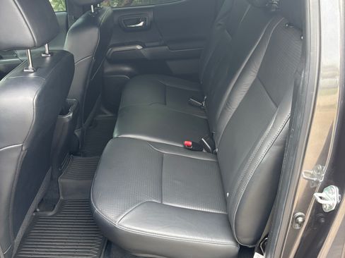 Used 2023 Toyota Tacoma TRD Off-Road image 19