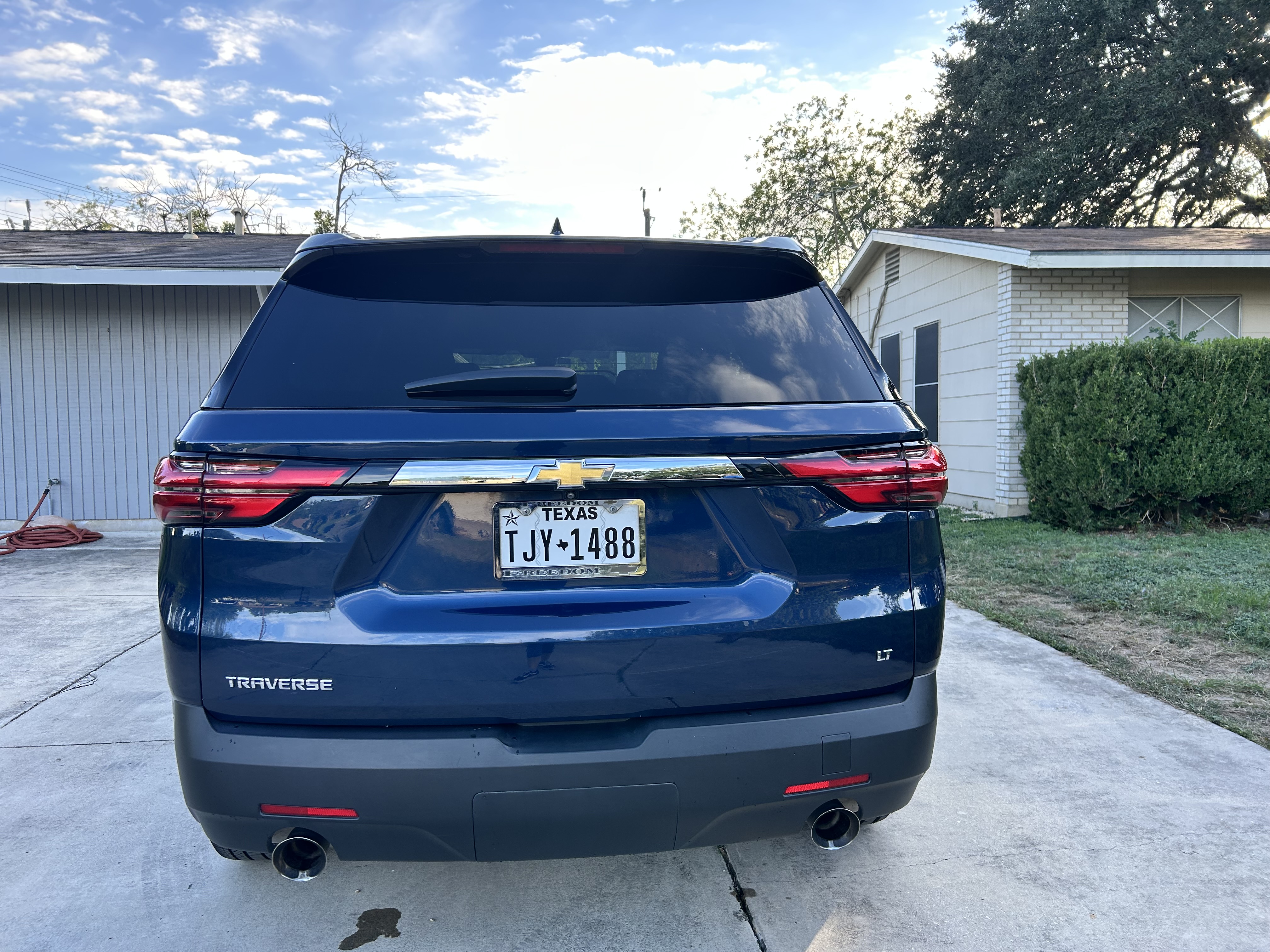 Used 2023 Chevrolet Traverse LT FWD image 5