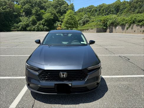 Used 2025 Honda Accord SE image 1