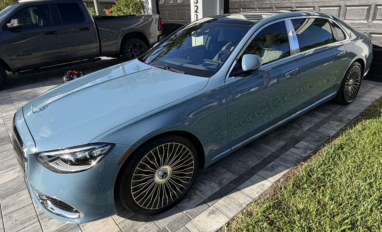 Used 2025 Mercedes-Benz Maybach S 580 4MATIC image 4