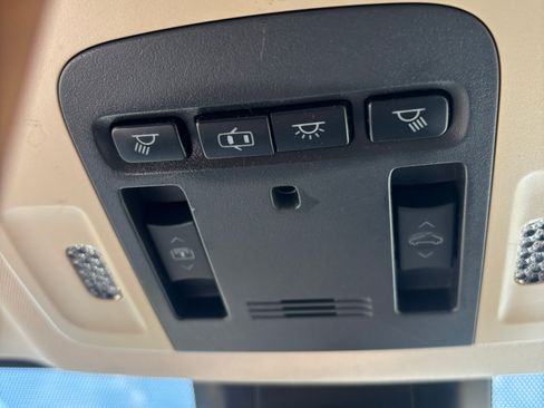 Used 2018 Toyota Camry XLE FWD image 11