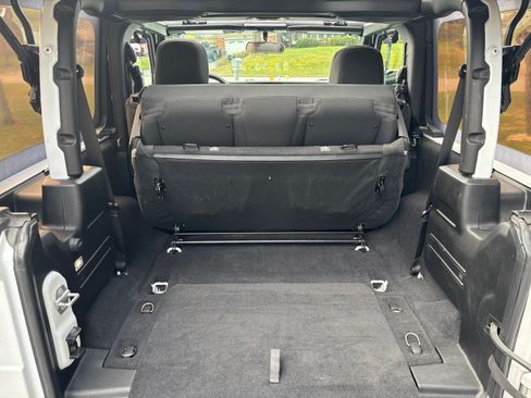 Used 2021 Jeep Wrangler Sport image 5