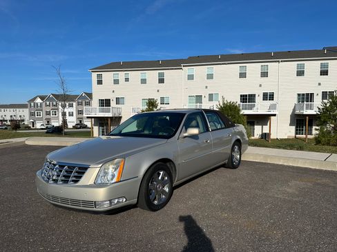 Used 2007 Cadillac DTS Luxury I w/ Trunk Convenience Package image 4