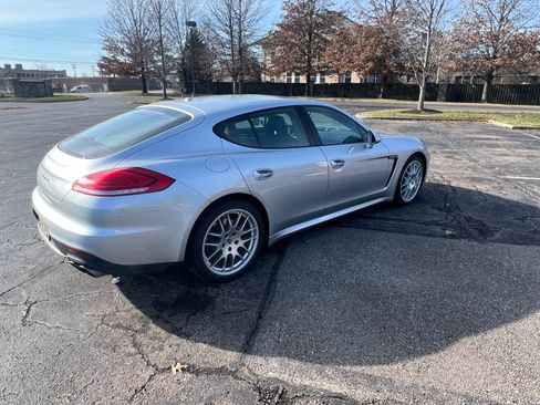 Used 2016 Porsche Panamera 4 Edition image 2