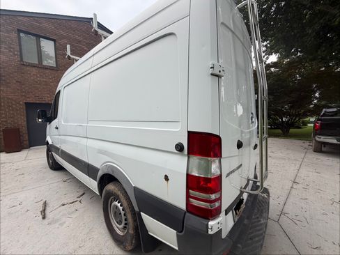 Used 2015 Mercedes-Benz Sprinter 2500 image 10
