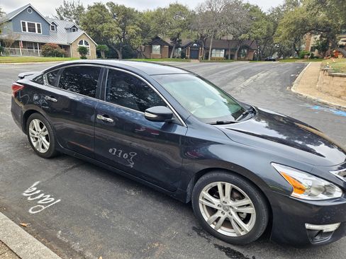 Used 2013 Nissan Altima 3.5 SL image 2
