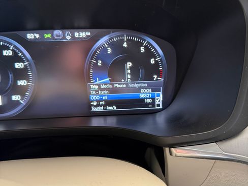 Used 2020 Volvo XC60 T6 Momentum AWD/4WD image 9