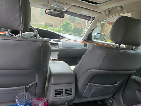 Used 2007 Toyota Avalon XLS image 4