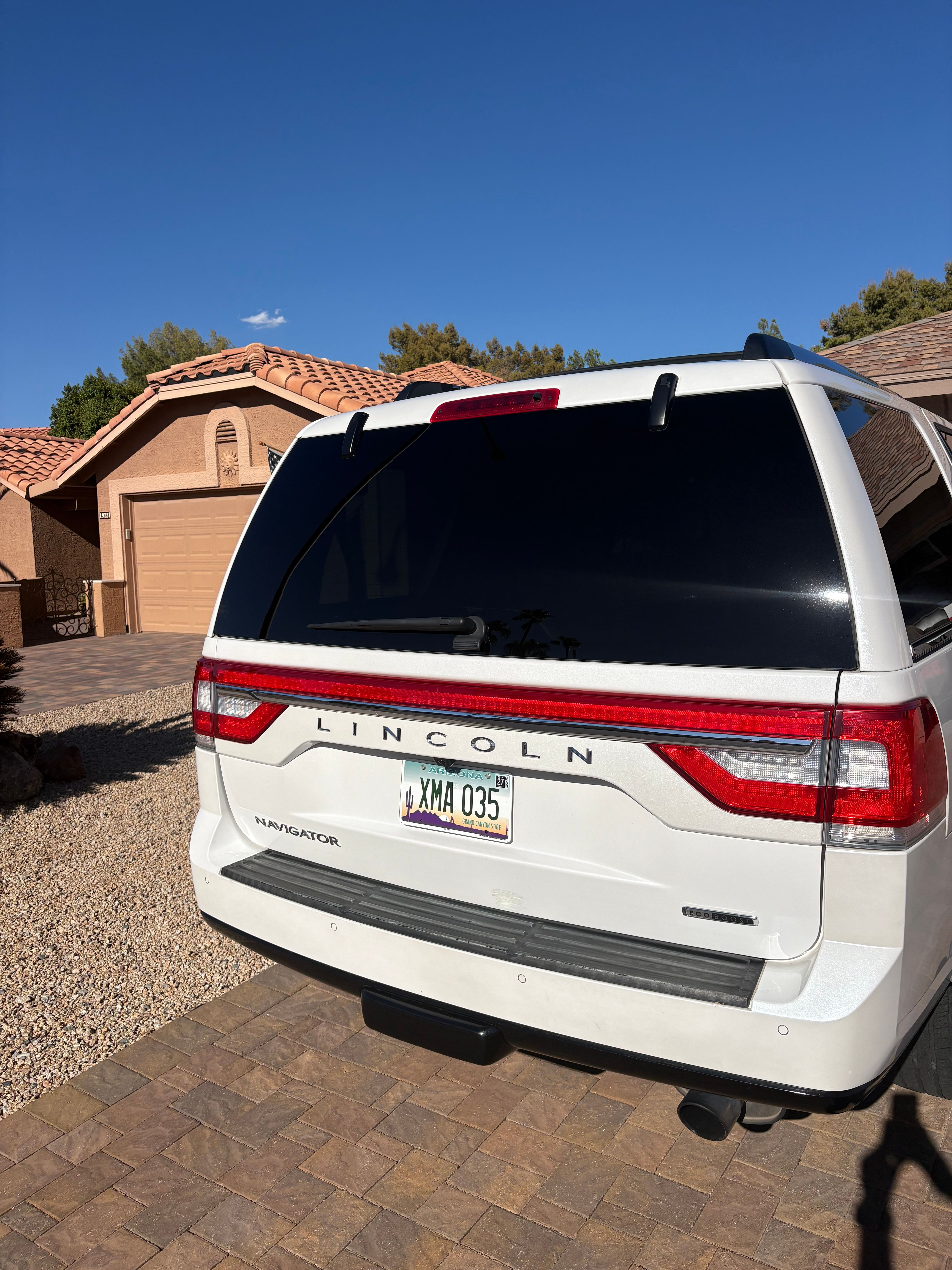 Used 2015 Lincoln Navigator 4WD w/ Equipment Group 101A Reserve image 9