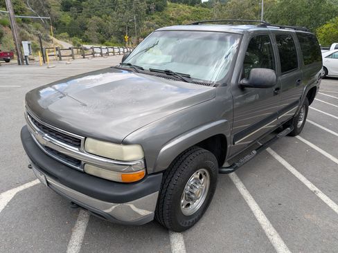 Used 2001 Chevrolet Suburban 2500 LS w/ LS Preferred Equipment Group AWD/4WD image 4