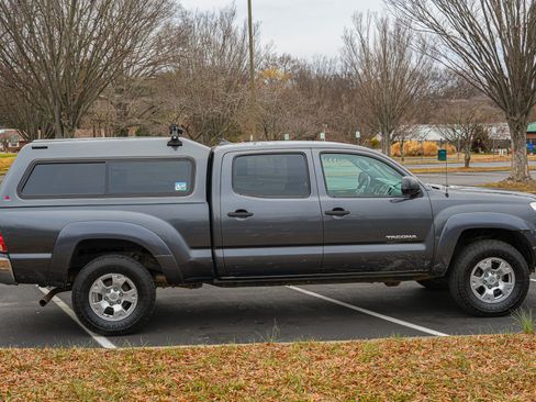 Used 2012 Toyota Tacoma 4x4 Double Cab w/ SR5 Pkg image 8
