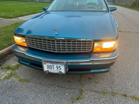 Used 1995 Cadillac De Ville Sedan FWD image 4