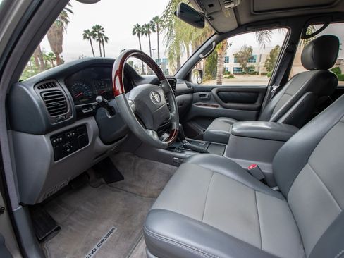 Used 2001 Toyota Land Cruiser image 17
