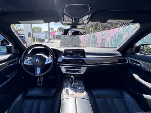 Used 2020 BMW 740i w/ M Sport Package image 11