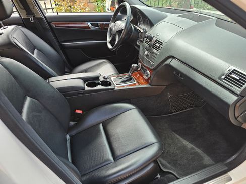 Used 2010 Mercedes-Benz C 300 4MATIC Sedan image 14