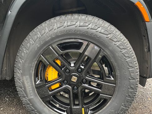 Used 2023 Rivian R1S Adventure image 17