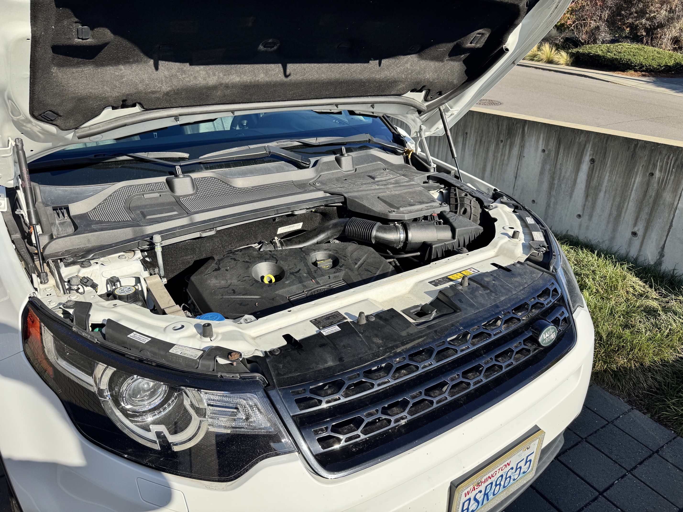 Used 2016 Land Rover Discovery Sport HSE AWD/4WD image 13
