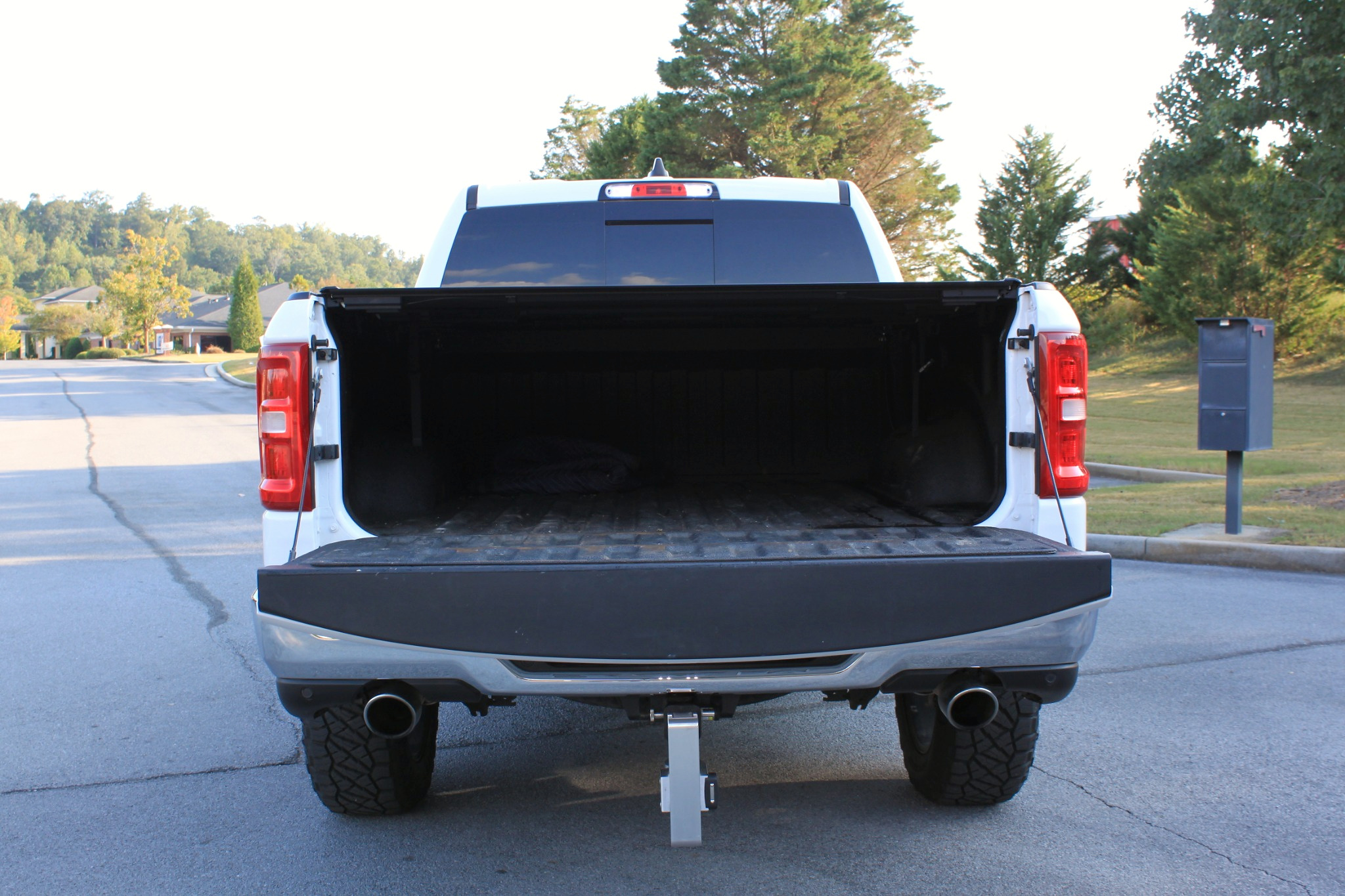 Used 2025 RAM 1500 Laramie AWD/4WD image 11