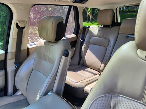 Used 2020 Land Rover Range Rover HSE image 2