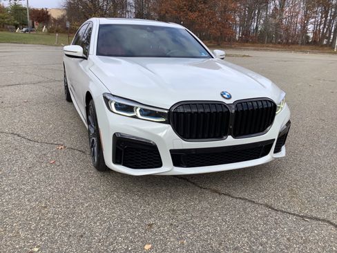 Used 2020 BMW 750i xDrive w/ Autobahn Package image 8
