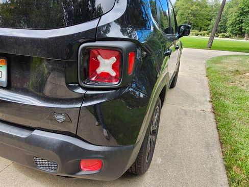 Used 2016 Jeep Renegade Latitude image 6