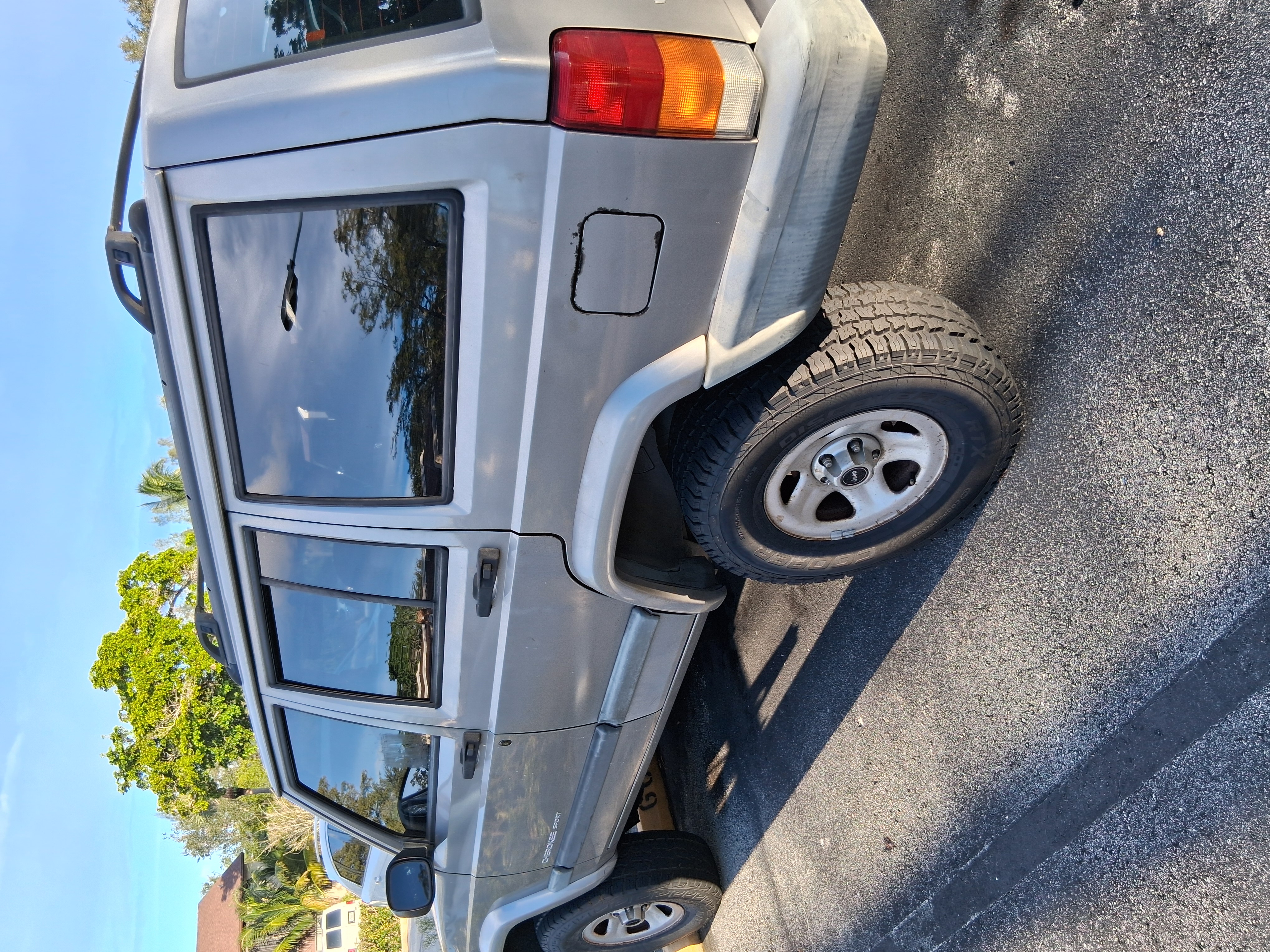 Used 2001 Jeep Cherokee Sport RWD image 5