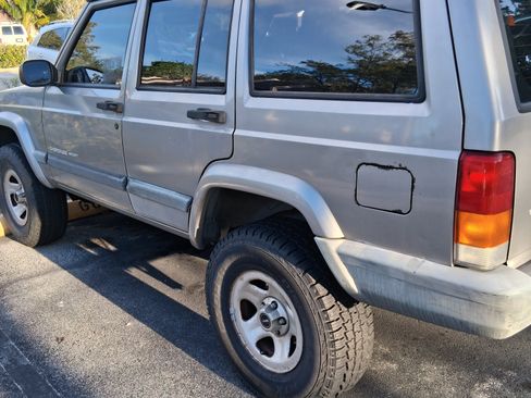 Used 2001 Jeep Cherokee Sport image 5