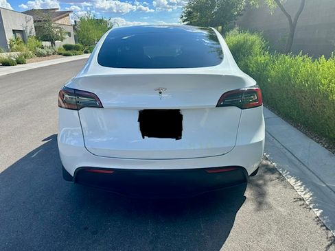 Used 2023 Tesla Model Y AWD image 9