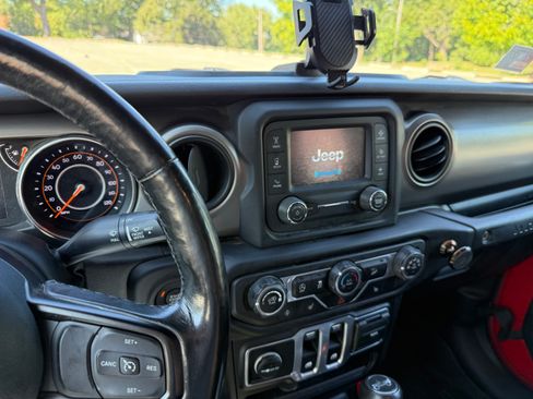 Used 2018 Jeep Wrangler Sport AWD/4WD image 17
