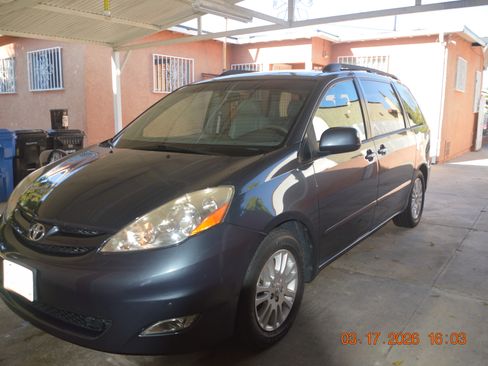 Used 2009 Toyota Sienna XLE Limited image 5