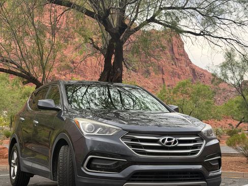 Used 2017 Hyundai Santa Fe Sport FWD image 1