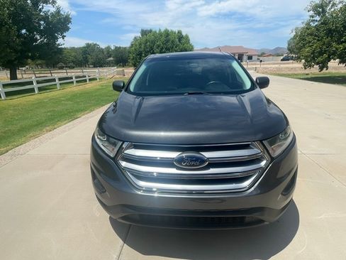 Used 2018 Ford Edge SE FWD image 2