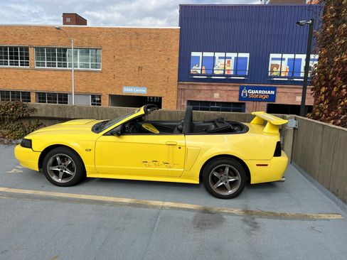 Used 2001 Ford Mustang GT image 1