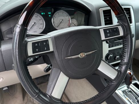 Used 2007 Chrysler 300 C image 9