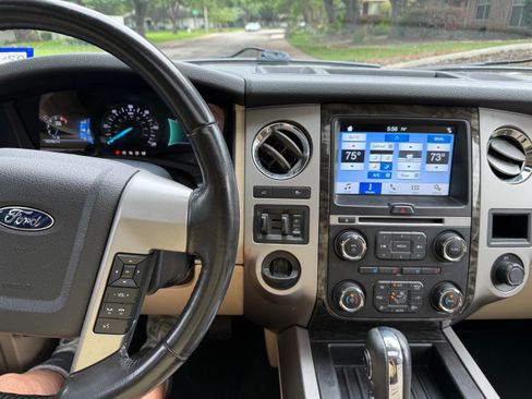Used 2016 Ford Expedition Limited RWD image 19