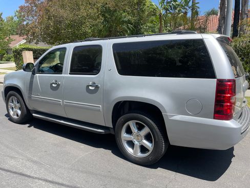 Used 2010 Chevrolet Suburban LT w/ Regional Value Package RWD image 1