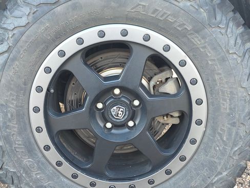 Used 2019 Jeep Cherokee Trailhawk image 22