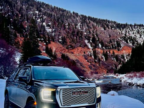 Used 2021 GMC Yukon XL Denali image 6