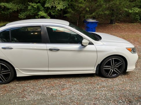 Used 2017 Honda Accord Sport Special Edition image 10
