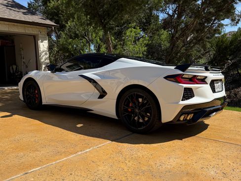 Used 2024 Chevrolet Corvette Stingray Preferred Cpe w/ Z51 Performance Package image 2