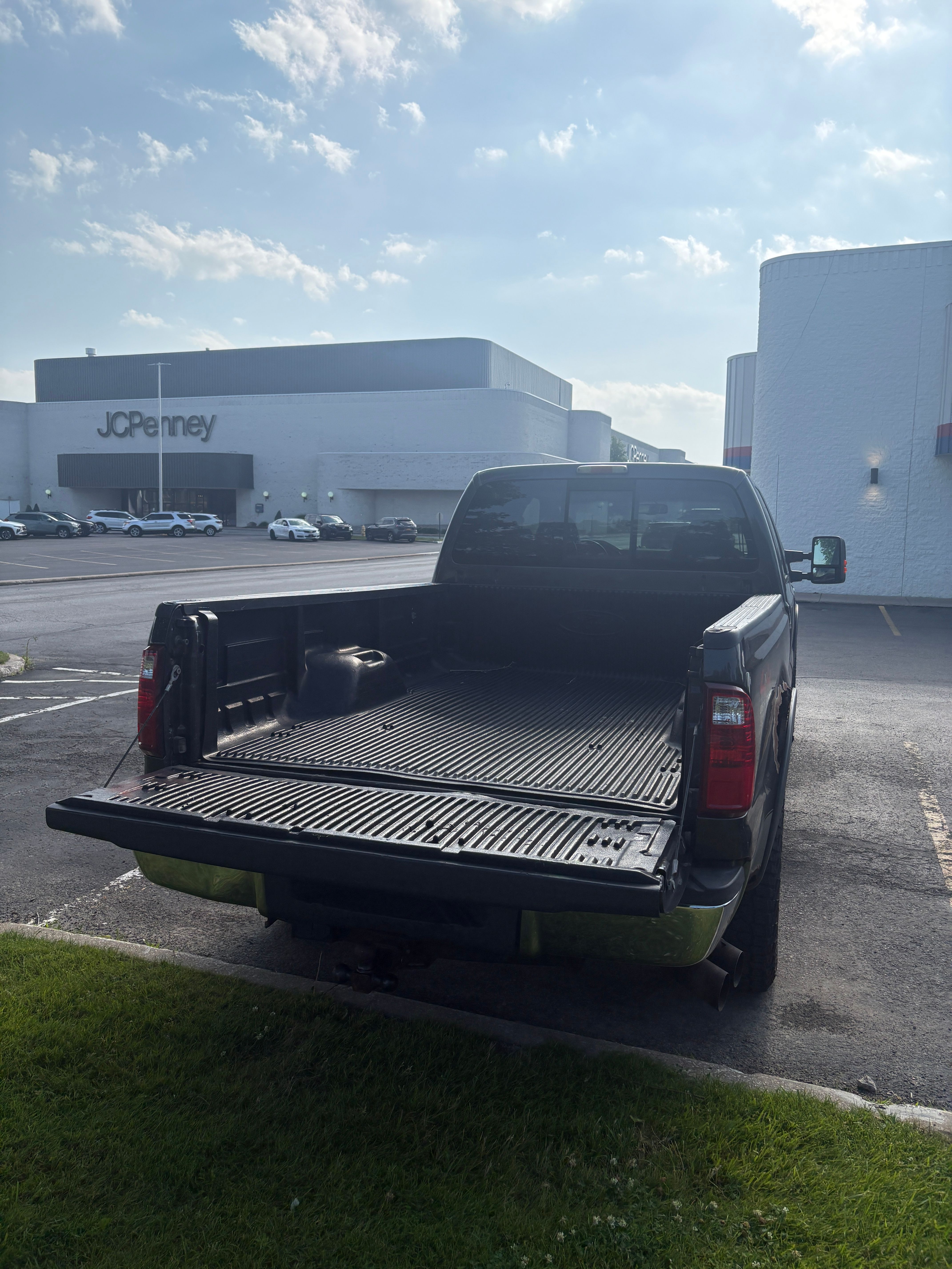 Used 2009 Ford F250 XLT AWD/4WD image 2
