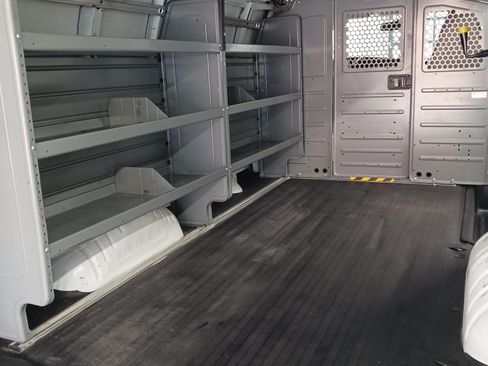 Used 2018 Chevrolet Express 2500 w/ Driver Convenience Package image 22