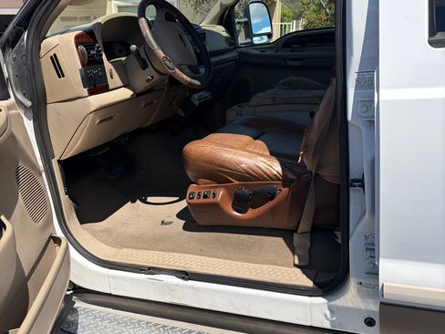 Used 2006 Ford F350 King Ranch image 5